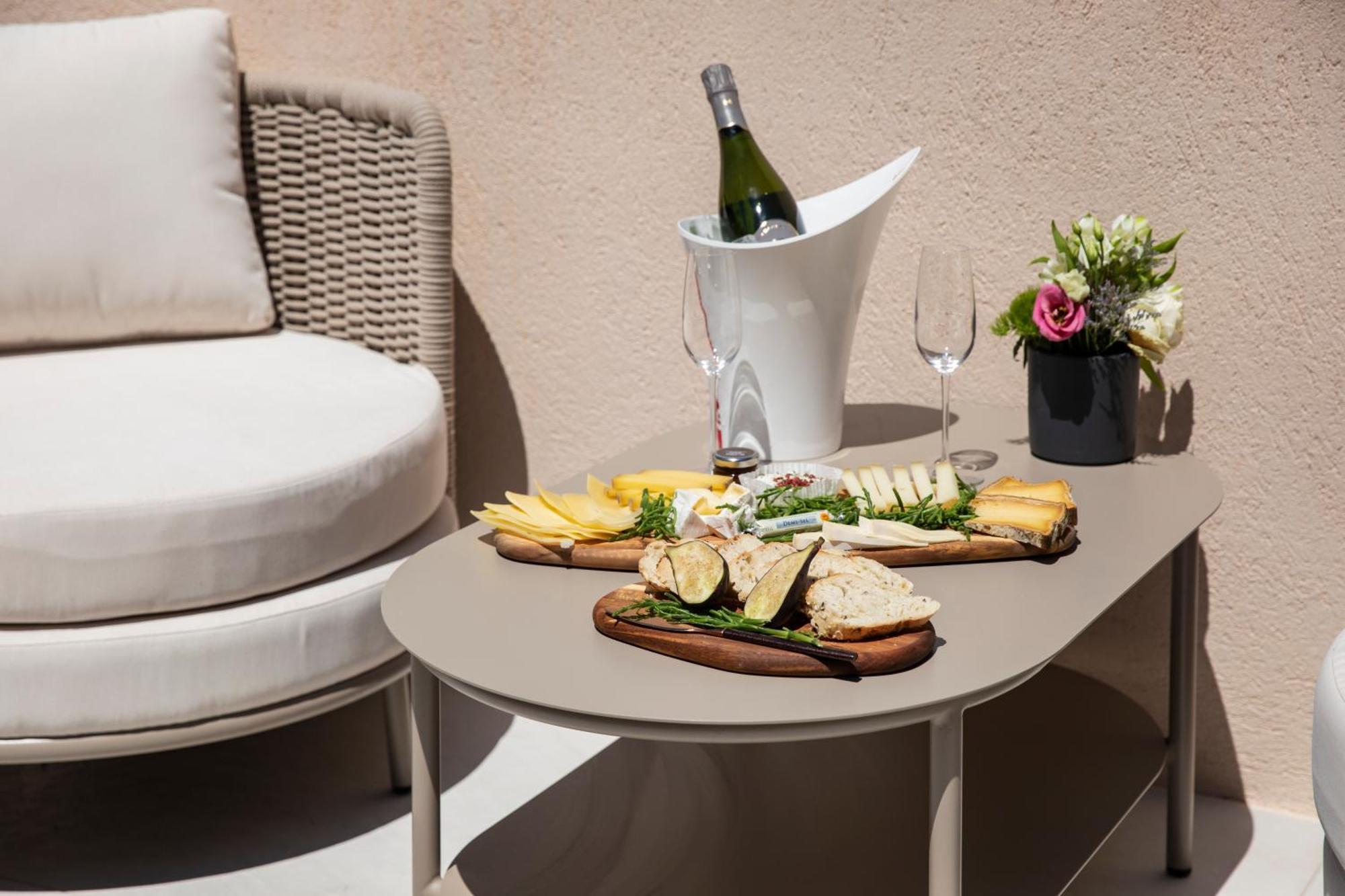 Tinah Saint-Tropez Hotel Luaran gambar