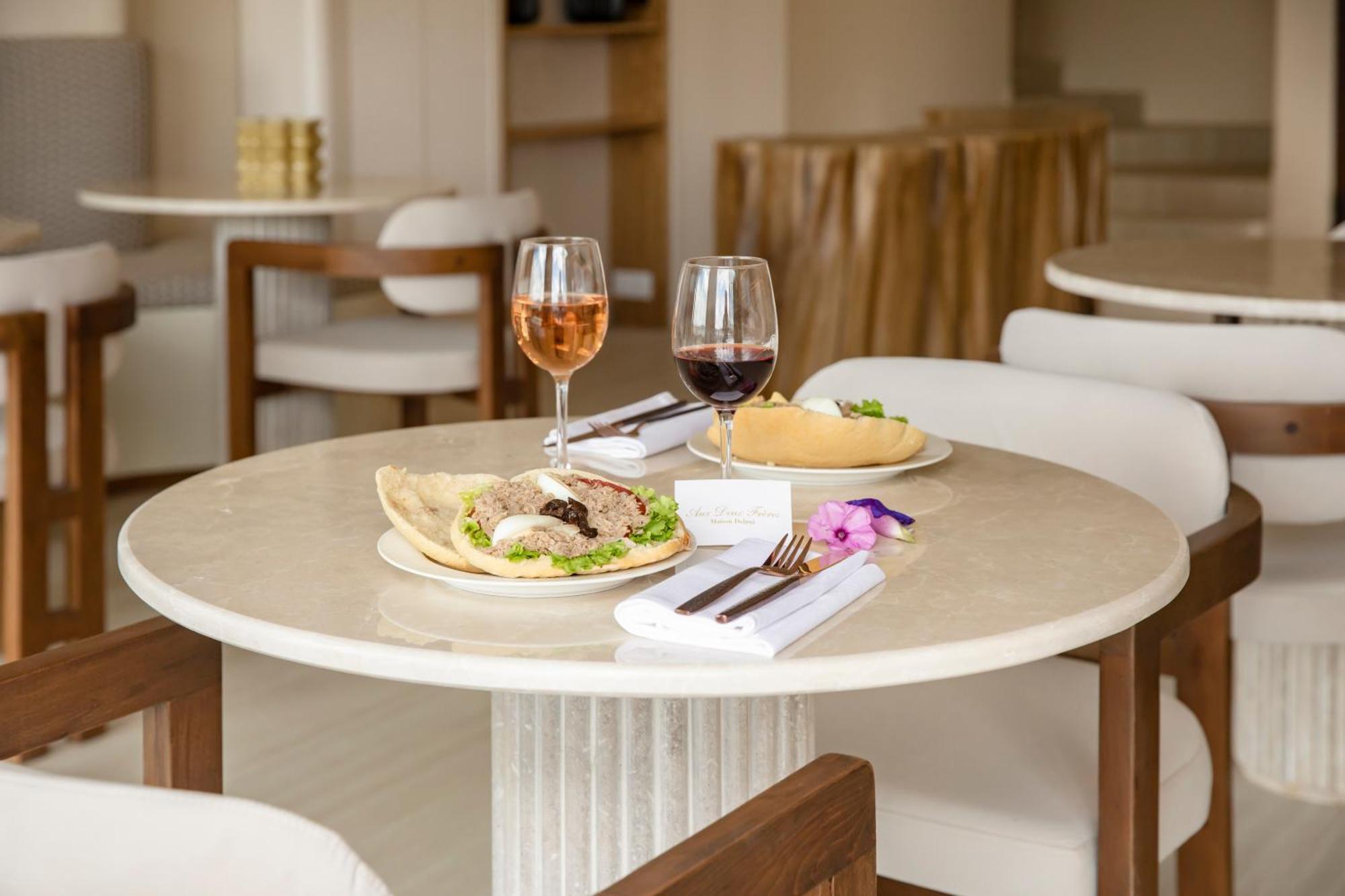 Tinah Saint-Tropez Hotel Luaran gambar